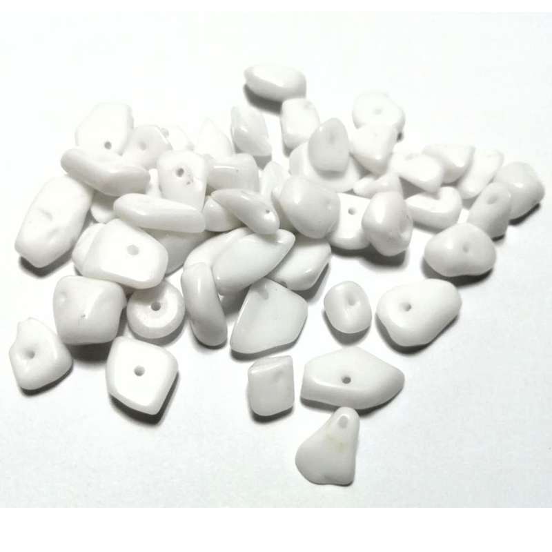Beads / Gemstone - WHITE ONYX - Beads   - 8-15mm +/-55chips  / Beads for crafting