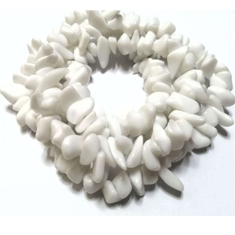 Beads / Gemstone - WHITE ONYX - Beads   - 8-15mm +/-220chips- String 88cm  / Beads for crafting
