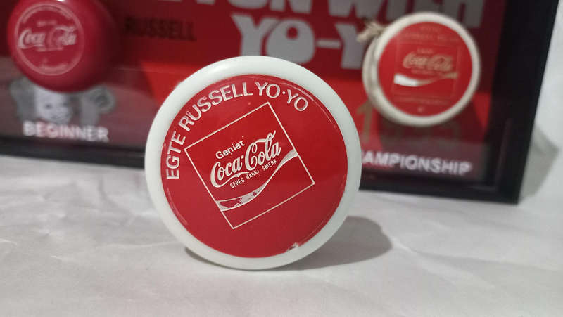 Vintage coca cola yoyos in display box