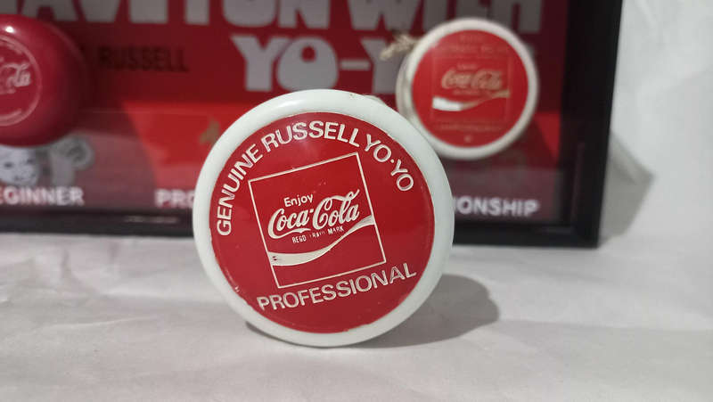 Vintage coca cola yoyos in display box