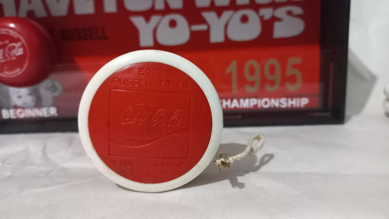 Vintage coca cola yoyos in display box