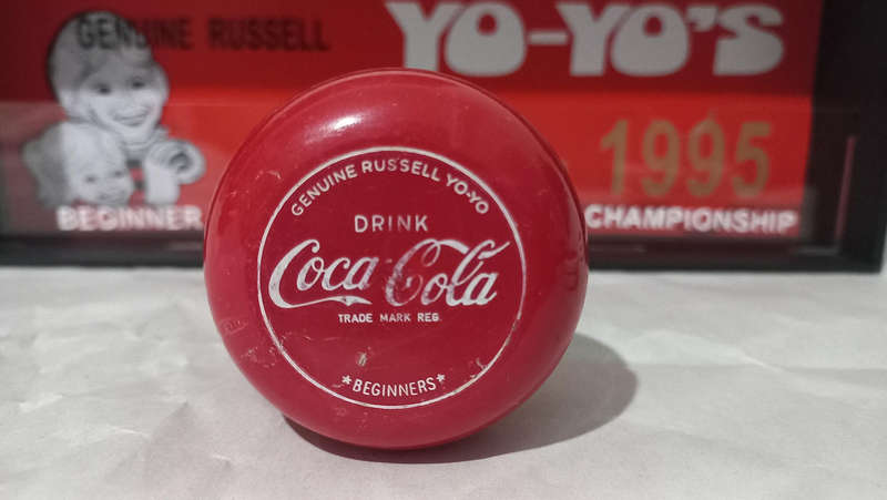 Vintage coca cola yoyos in display box