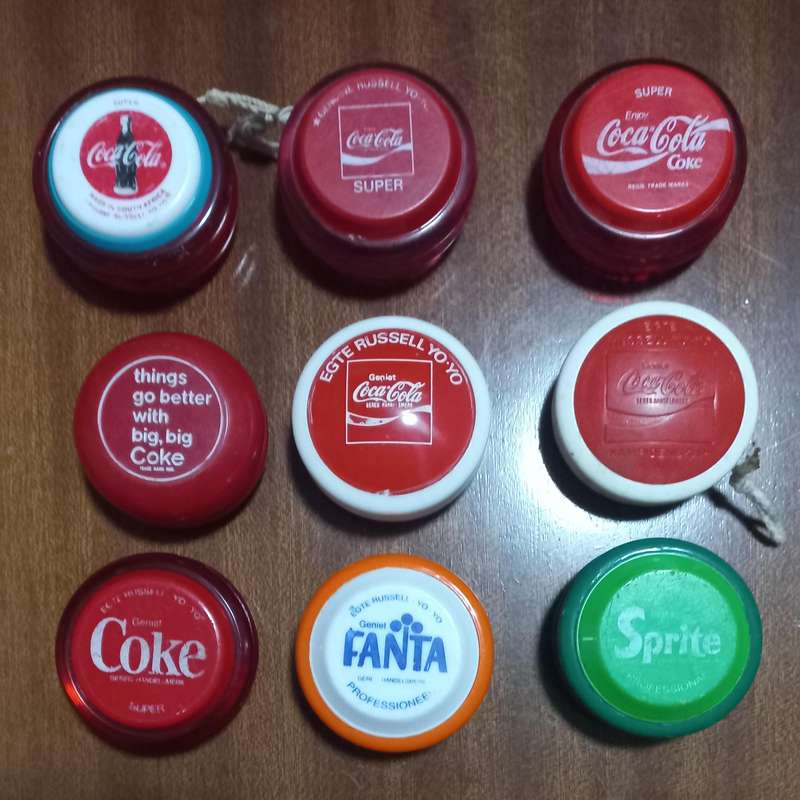 9x Old Russell Yo-yo`s