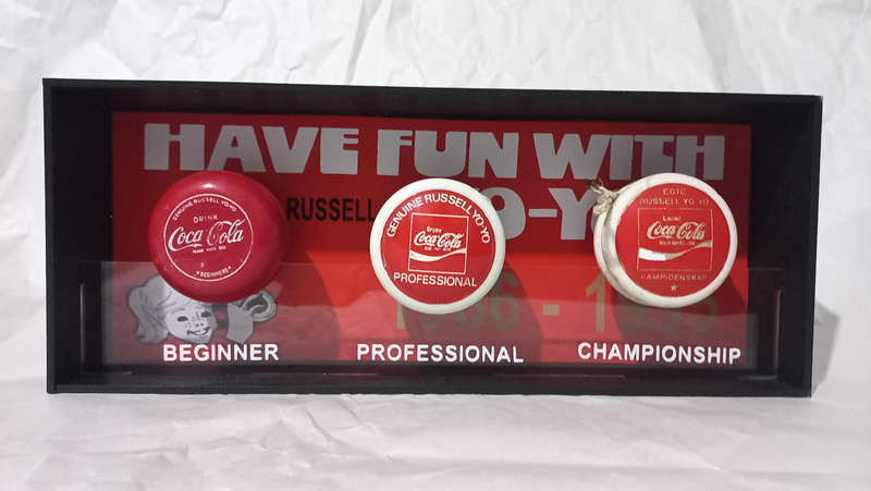 Vintage coca cola yoyos in display box