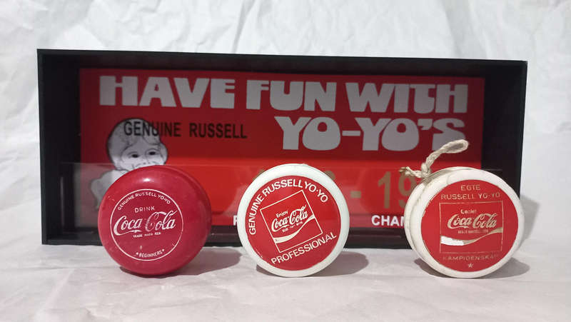 Vintage coca cola yoyos in display box