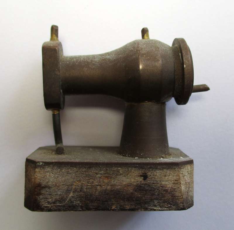Vintage Brass Sewing Machine Printers Tray Ornament