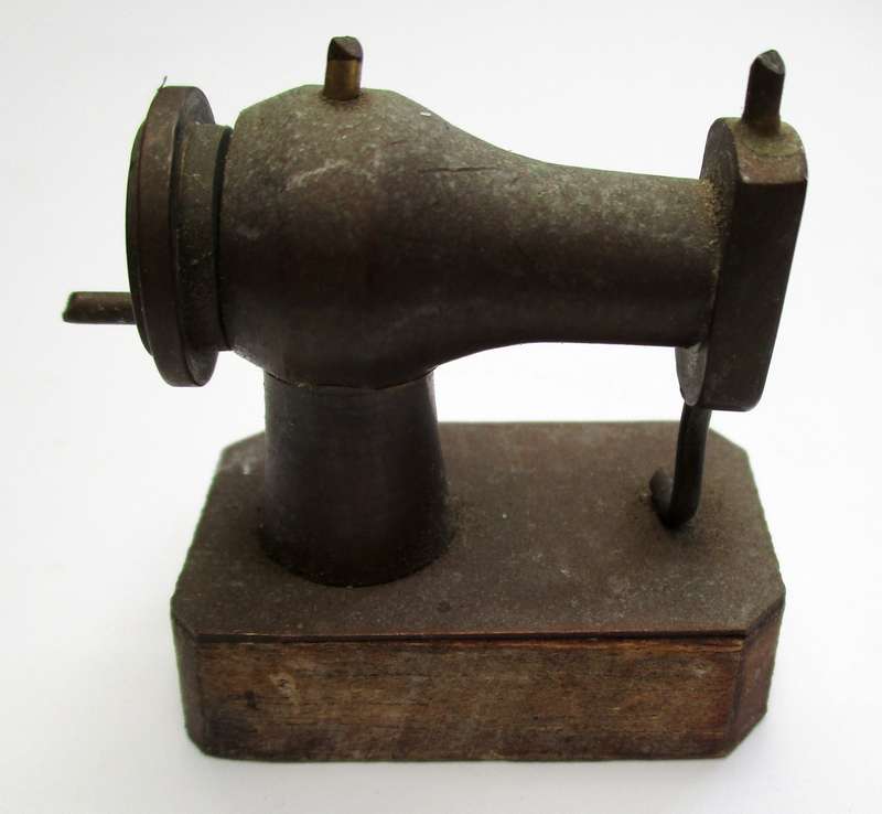 Vintage Brass Sewing Machine Printers Tray Ornament