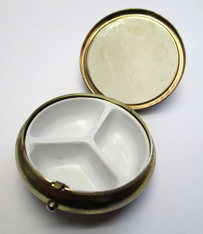 Vintage Trinket / make-up container - Hong Kong