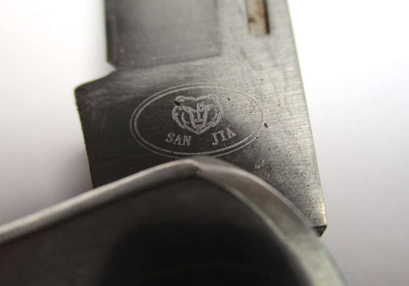 Lock back pocket knife