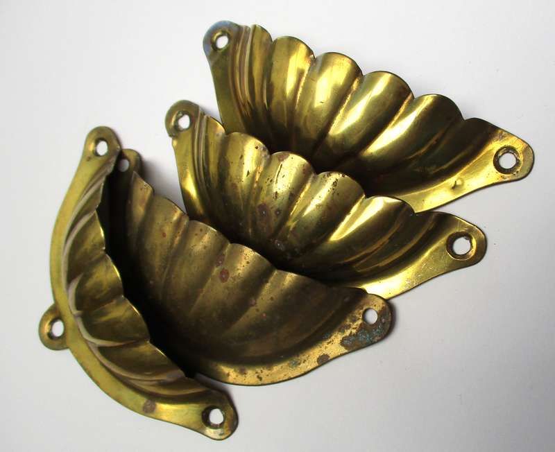 Antique / vintage - 4 brass cup handles for drawers - Jelly Mould