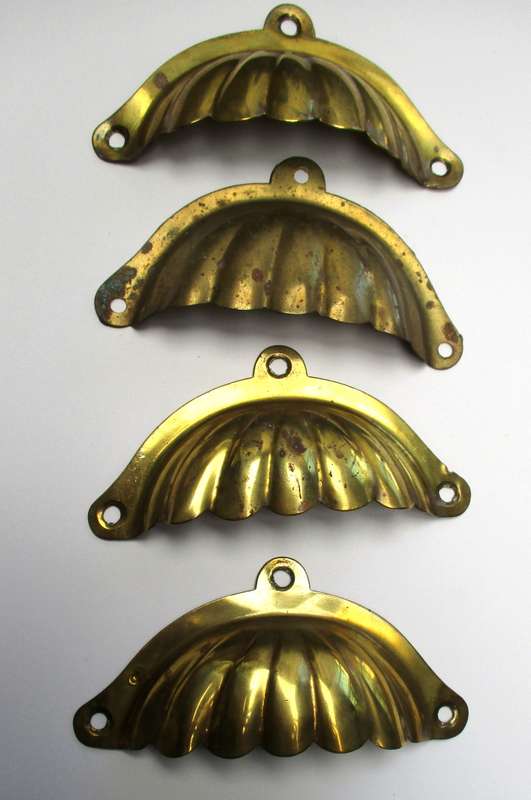 Antique / vintage - 4 brass cup handles for drawers - Jelly Mould