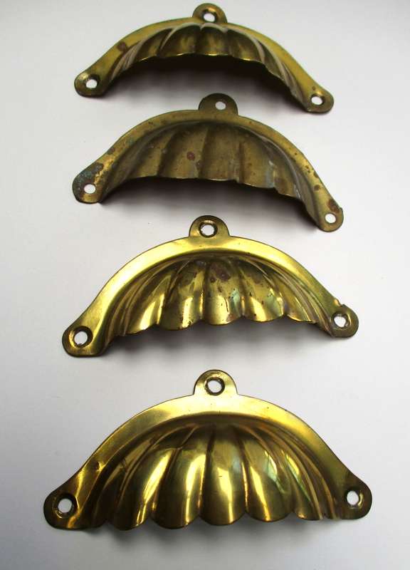 Antique / vintage - 4 brass cup handles for drawers - Jelly Mould