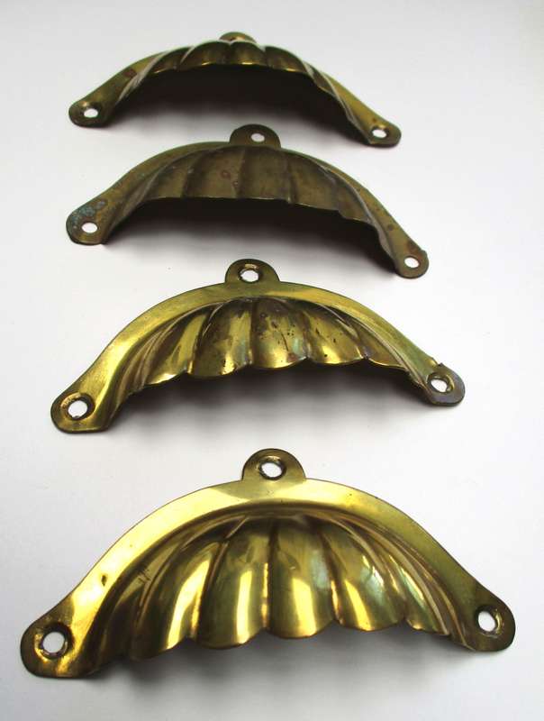 Antique / vintage - 4 brass cup handles for drawers - Jelly Mould