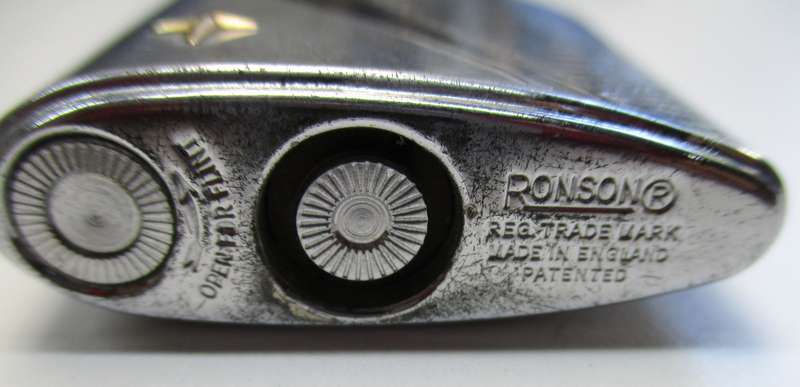 Vintage Ronson Lighter - gas