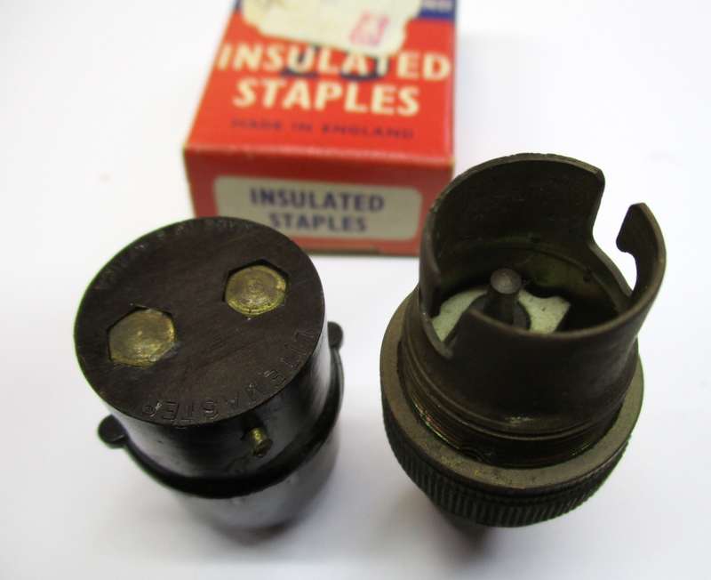Small lot of vintage electrical items - plugs etc.