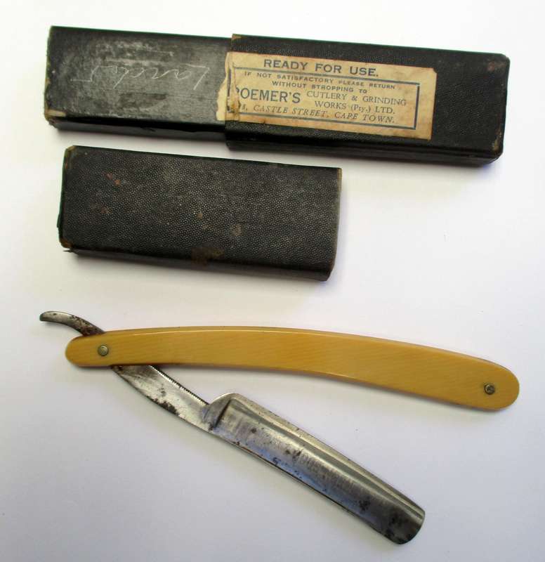 Vintage Keen Edge - Sheffield made straight razor / cut throat razor in box.