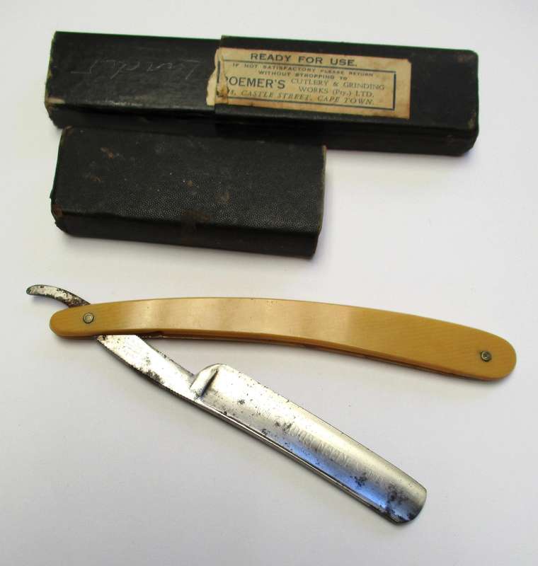 Vintage Keen Edge - Sheffield made straight razor / cut throat razor in box.