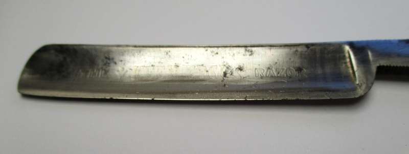 Vintage Keen Edge - Sheffield made straight razor / cut throat razor in box.
