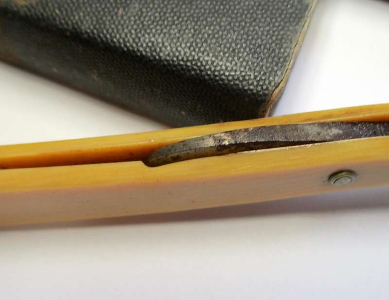 Vintage Keen Edge - Sheffield made straight razor / cut throat razor in box.