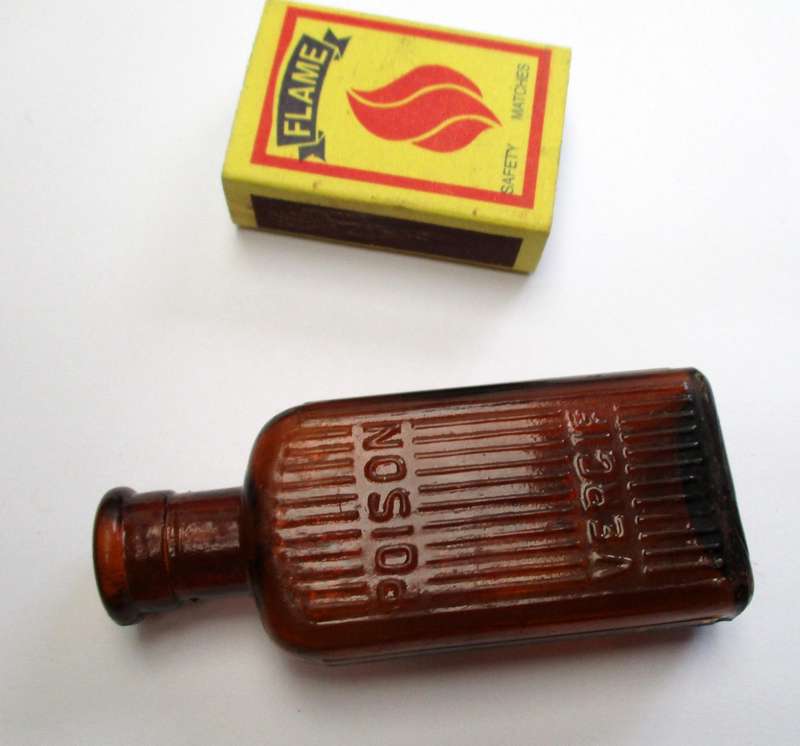 Vintage Amber Poison Bottle / Vergif bottle  - Talana