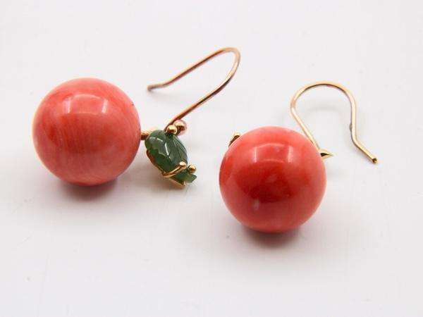 STUNNING 18K GOLD, CORAL & JADE EARRINGS