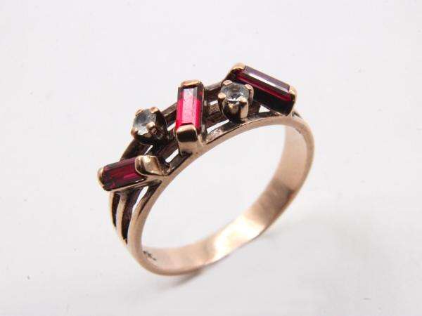 VINTAGE 9K GOLD GEM SET RING