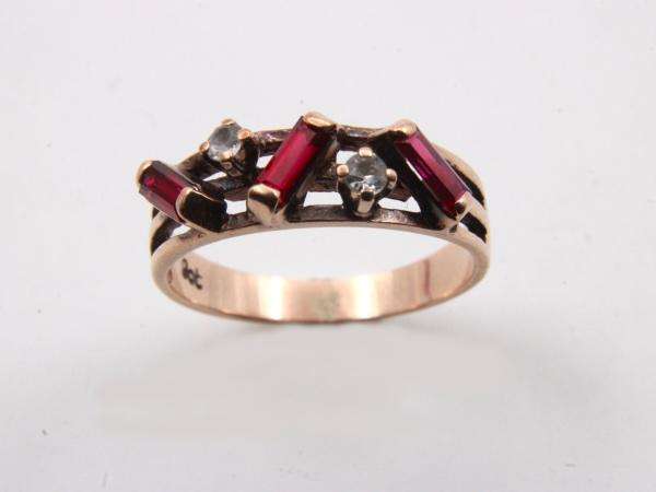 VINTAGE 9K GOLD GEM SET RING
