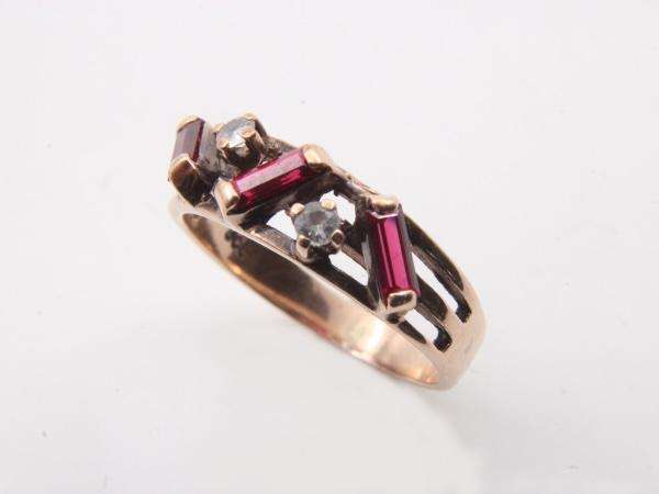 VINTAGE 9K GOLD GEM SET RING