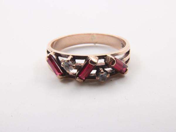 VINTAGE 9K GOLD GEM SET RING