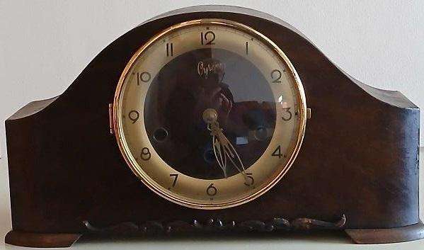 Vintage Cyrano Mechanical Mantel Clock. Working
