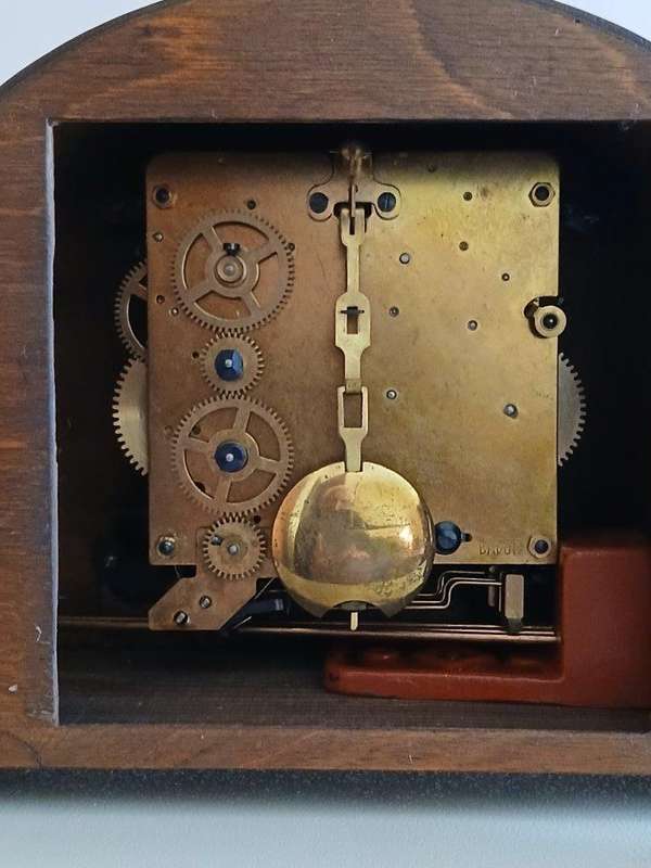Vintage Cyrano Mechanical Mantel Clock. Working
