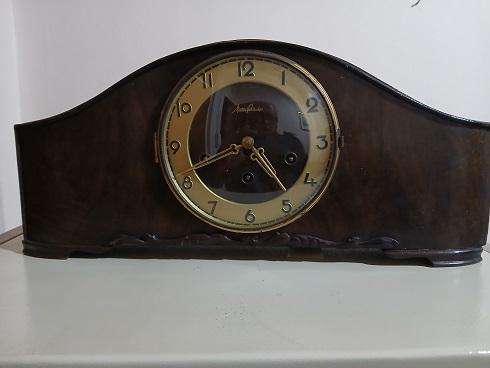 Vintage wooden Muller Schlenker Mantle clock