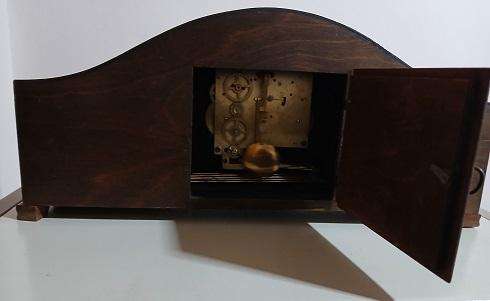 Vintage wooden Muller Schlenker Mantle clock