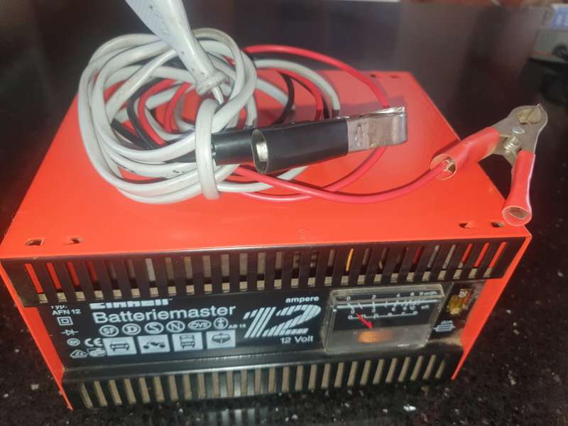 Einhell AFN12 Car Battery Charger in box