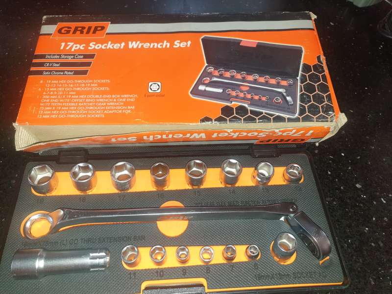 Brand new Grip 6 sided 17 piece socket set with adjustable spanner in carry case and box