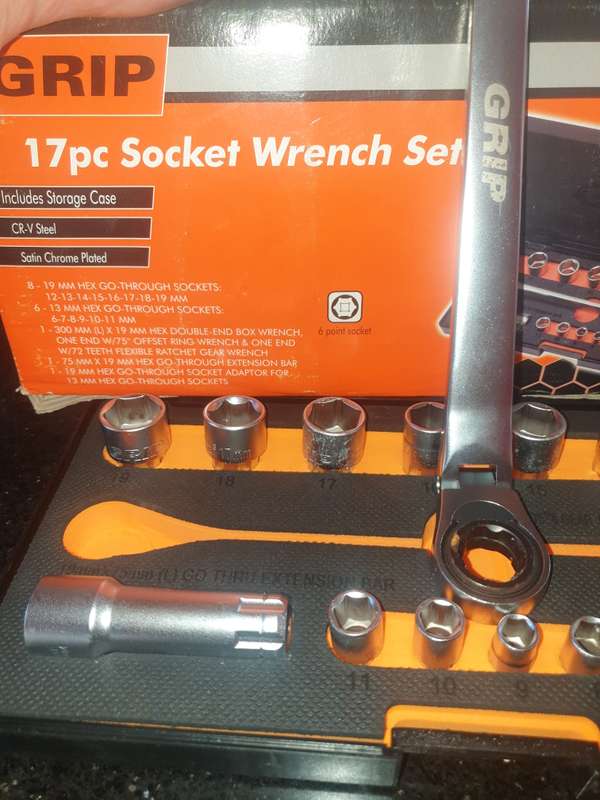 Brand new Grip 6 sided 17 piece socket set with adjustable spanner in carry case and box