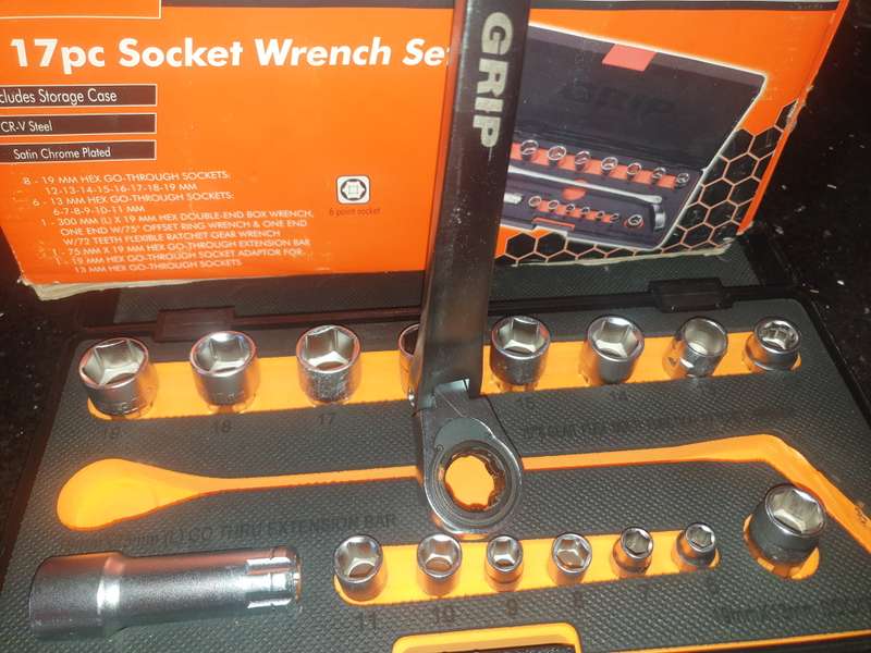 Brand new Grip 6 sided 17 piece socket set with adjustable spanner in carry case and box