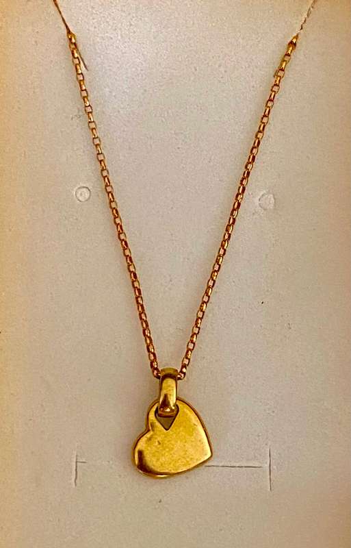 9ct genuine gold chain and dainty 9ct gold pendant