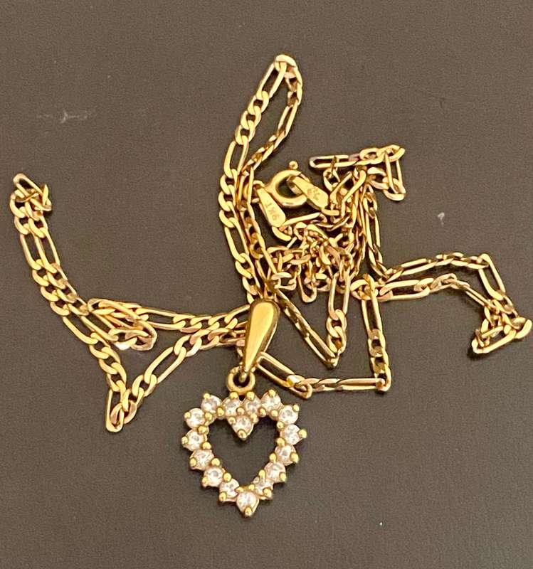 9ct Genuine gold with heart shape Cubic zirconia pendant