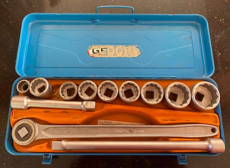Gedore D32 EAZ socket set in metal blue case