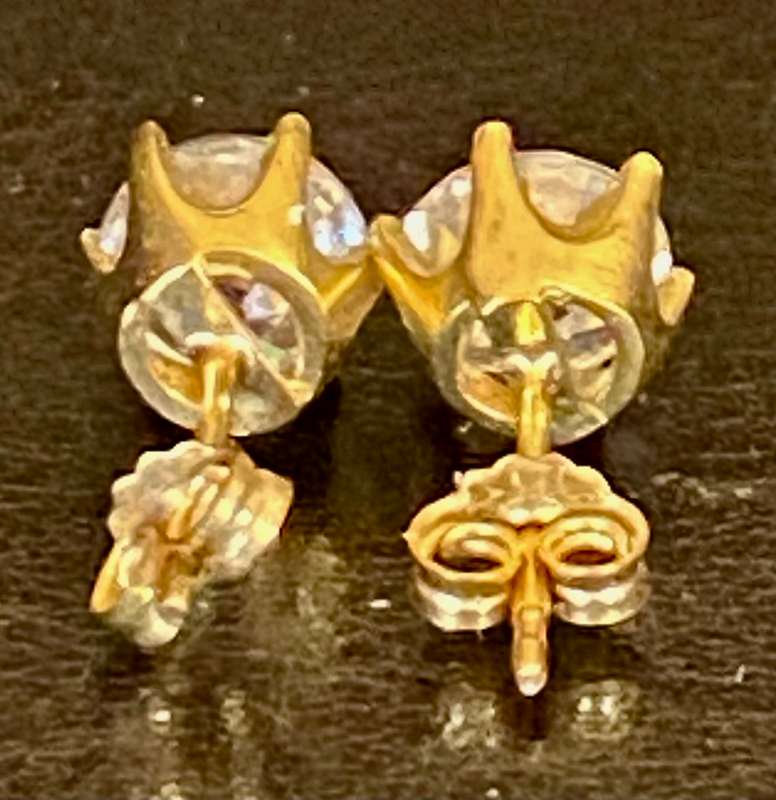 9ct yellow gold with Large Cubic Ziconia's