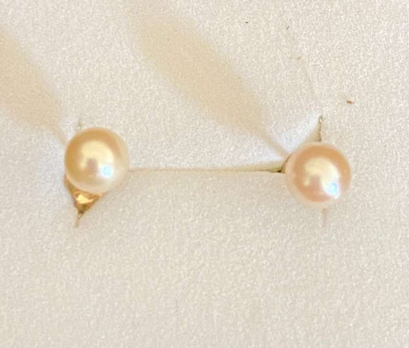 9ct yellow gold and genuine natural pearl stud earrings