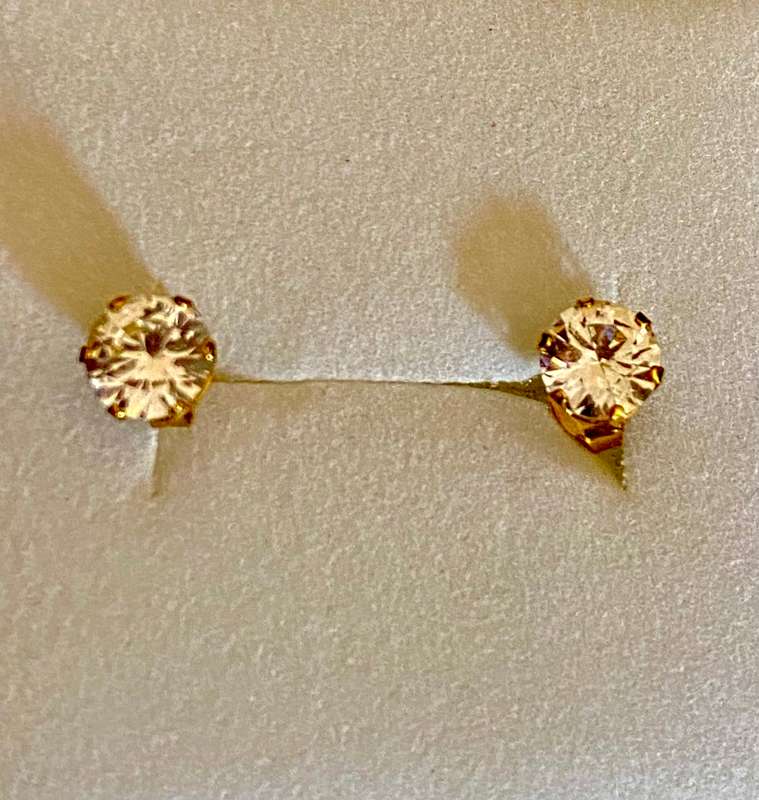 9ct yellow gold stud design earrings with 6.0mm cubic zirconia's