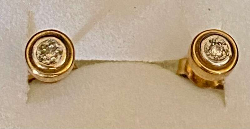 9ct yellow and white circular stud earrings with Diamonds