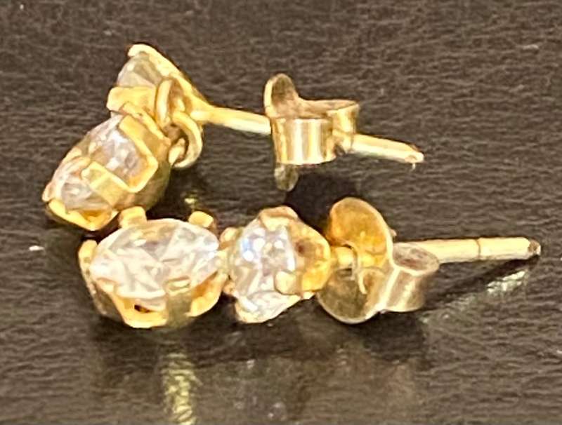 9ct yellow gold with 2 separate water drop Cubic Zirconium's style earrings