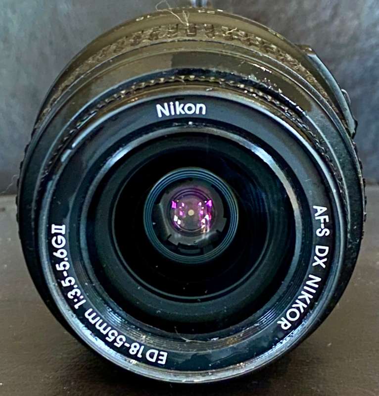 Nikon AF-S  DX SWM VR Nikkor aspherical 0.28m 0.92ft ED 18-55mm1:3.5-5.6 GII lens