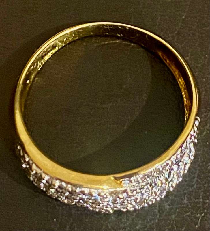 9ct yellow gold and rhodium with diamond's Ring