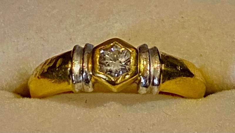 18ct yellow and white gold & Natural Diamond of 0.21 carats