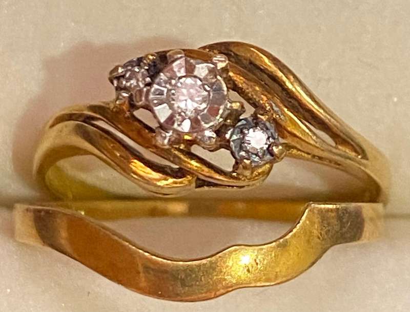 Vintage 18ct gold and diamond wedding ring 2 piece set