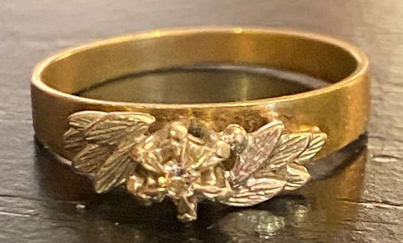 vintage 9ct solitaire diamond raised with leaves 9ct yellow gold ring